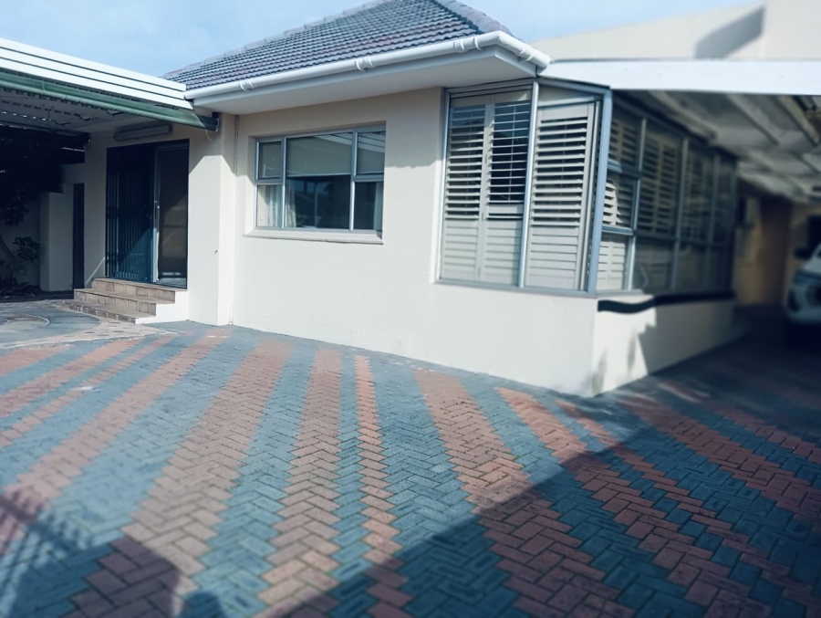 5 Bedroom Property for Sale in Athlone Western Cape